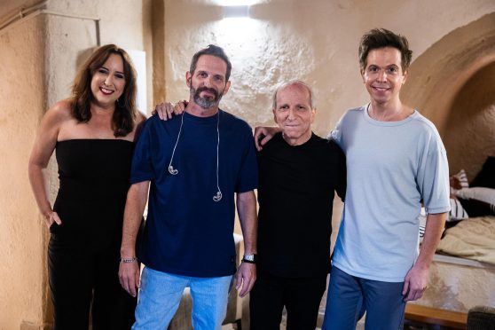 דני סנדרסון וחברי גזוז הצעירה