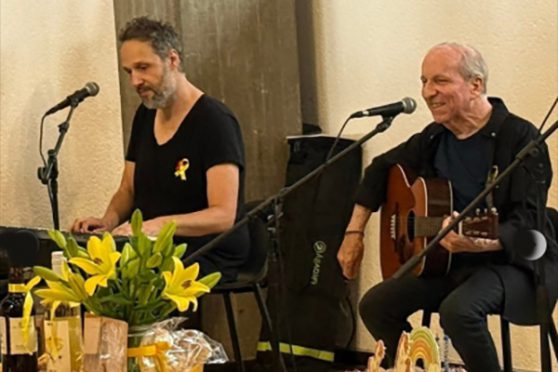 דני סנדרסון בהופעה בנחל עוז